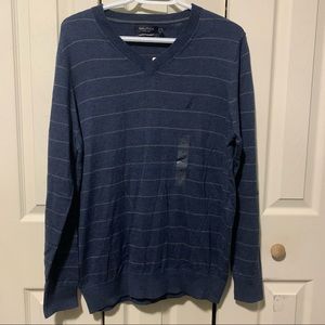 NWT Nautica v neck, medium